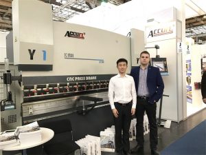 مشتریان لهستان از نمایشگاه ما بازدید می کنند